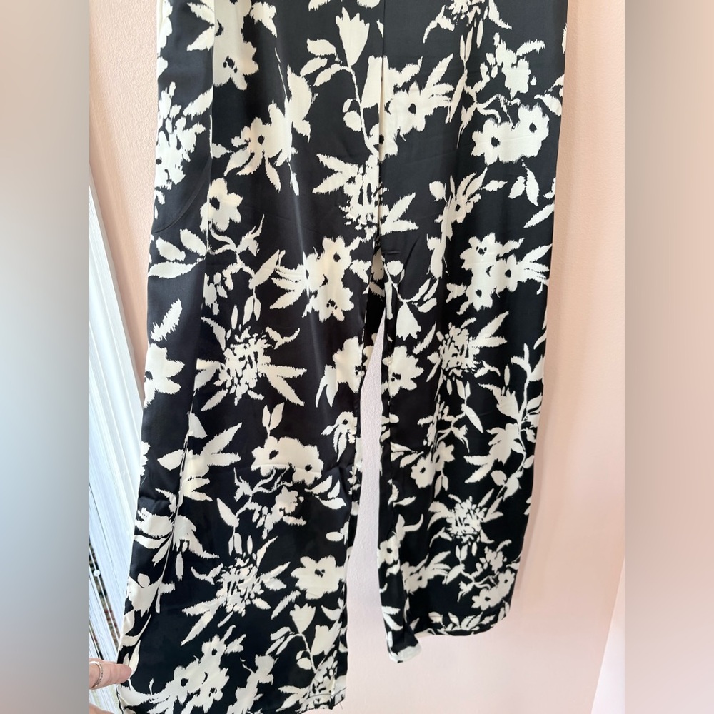 NWOT Happily Grey Black & White Floral Pants back elastic 2 front pockets size L